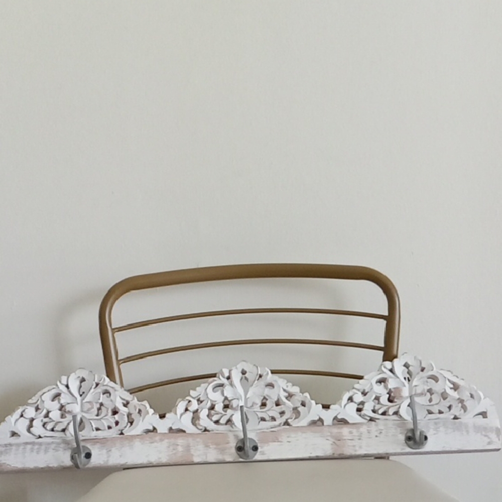 Elegant White and Gold Wall Decor with Hooks